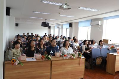 雅韻花藝，禮贊師者風華——我院成功舉辦教師節插花文化交流活動